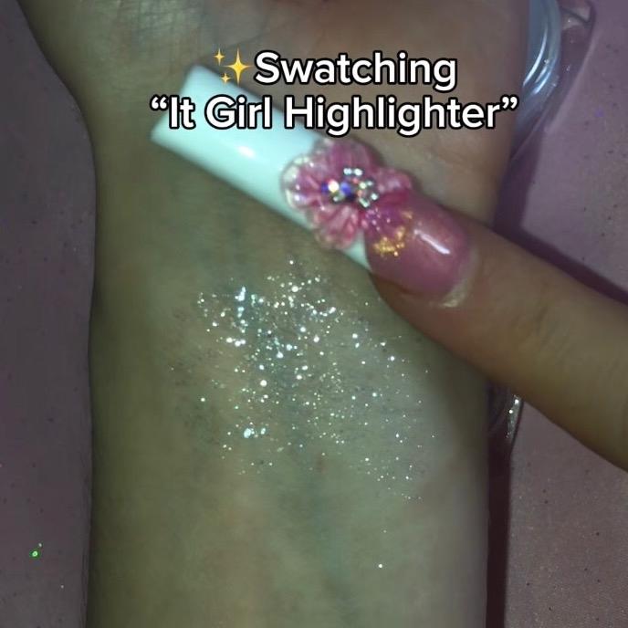 It Girl Highlighter (Loose) - Angelic & Hood Shop viral shimmer topper glitter makeup highlighter