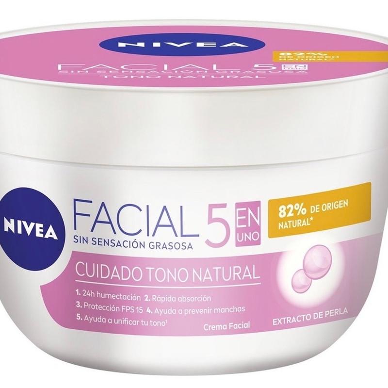 Nivea Crema Facial Hidratante 5 En 1 Tono Natural (Pink Cap) - Moisturizer for All Skin Types - Skincare