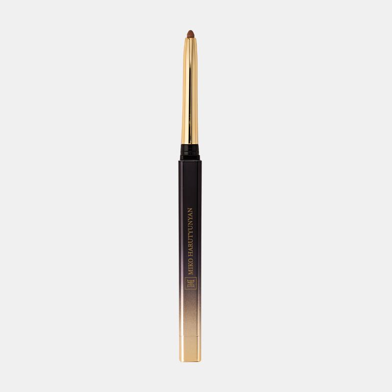 Lip Liner for Perfectly Defined Lips - Concealer and Foundation