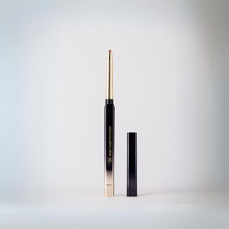 Lip Liner for Perfectly Defined Lips - Concealer and Foundation